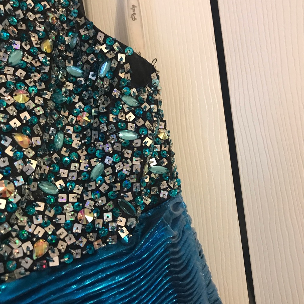 Dress - Picture 3 of 5